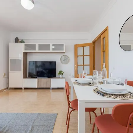 Apartment C27 Great 3 Bedroom Close To Center