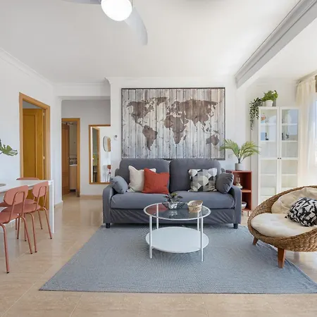 C27 Great 3 Bedroom Close To Center Apartment